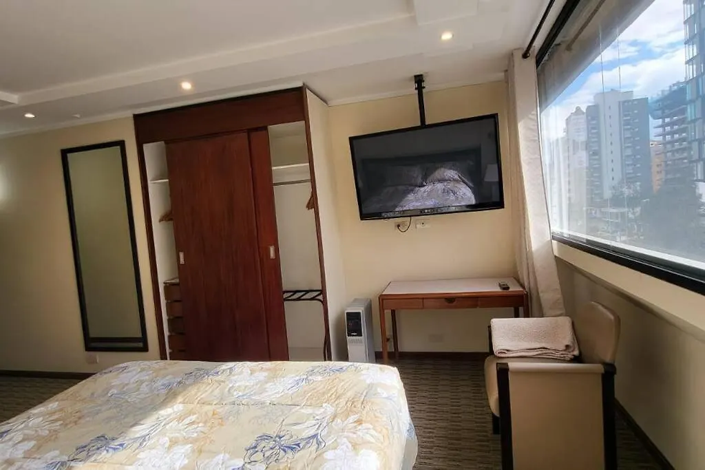 Apartment Habitacion Amplia Cama Y Sofa. Quito